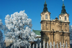Klasztor Cysterski zimą