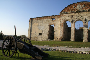 Ruiny zamku rycerskiego- Sobków