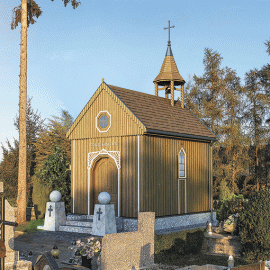 Kwesta podczas Święta Zmarłych na cmentarzu w Jędrzejowie na renowację drewnianej kaplicy
